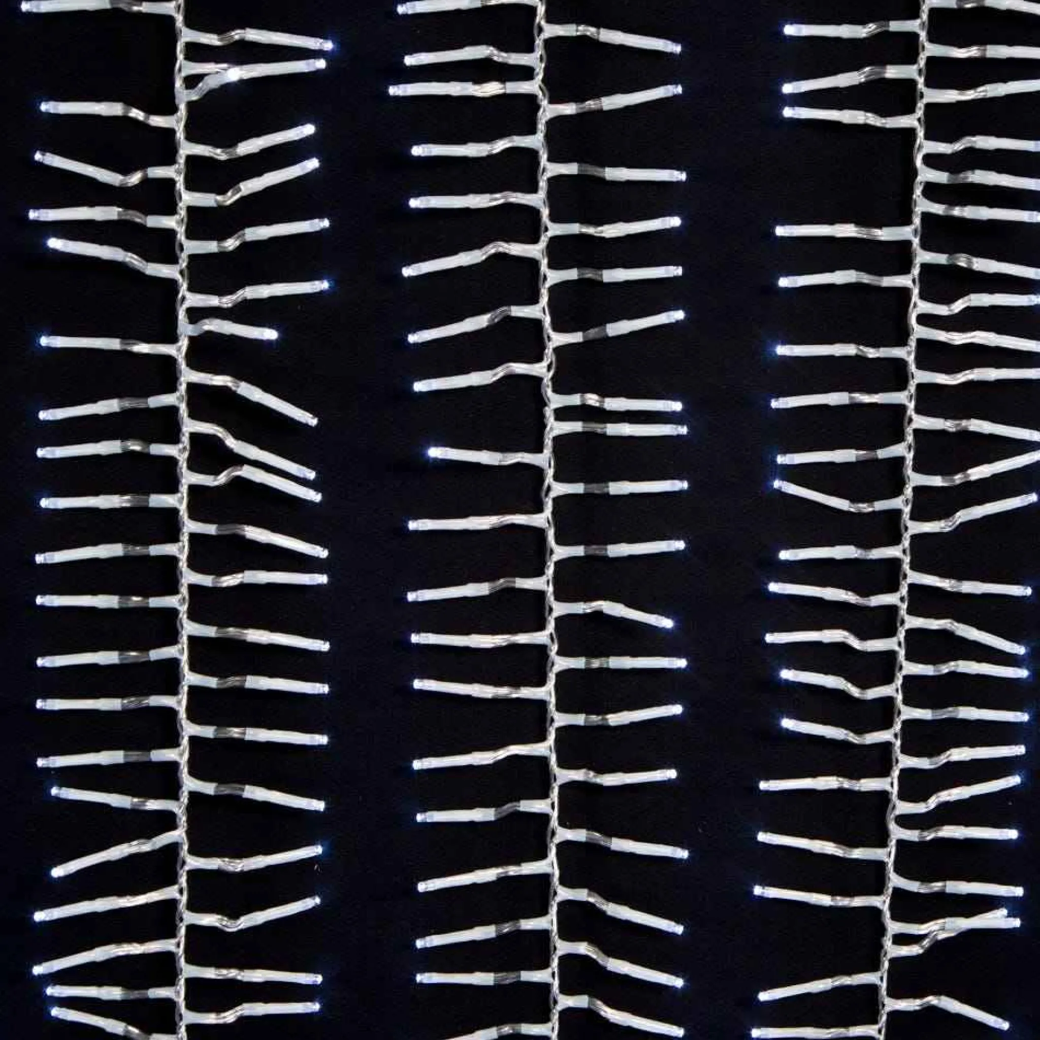 Kurt Adler 1000-Light 32.8-Foot Cool White Led Cluster Garland